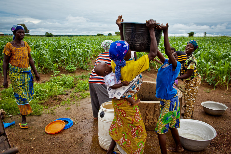 des agriculteurs dans un champ au Ghana