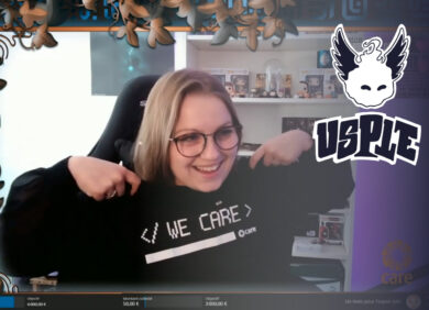 Une streameuse porte le tshirt de l'évènement Un Mois pour l'Espoir, un événement caritatif sur Twitch en 2021