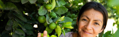 Une femme touchée par le changement climatique soutenue par l'ONG CARE