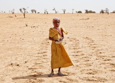 Dans un contexte de crise humanitaire aggravée au Sahel, CARE France et quatre autres organisations appellent à tirer les leçons des échecs et de refonder la politique française dans la région.