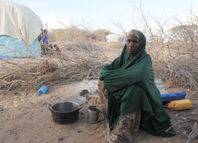 Khadija, éleveuse de chèvres, a perdu tout son troupeau à cause de la sécheresse en Somalie