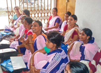 Des Asha sont formées par CARE en Inde pour une meilleure prise en charge de la santé maternelle.