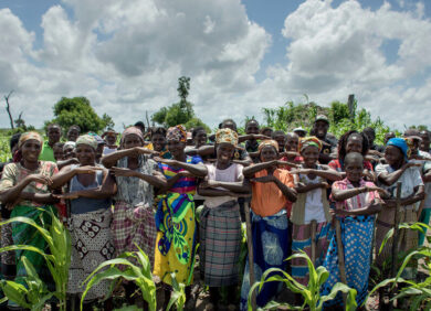 L'ONG CARE soutient les femmes qui luttent contre les conséquences du changement climatique.