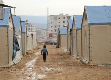 1 an après les tremblements de terre en Turquie et en Syrie, l'ONG CARE soutient la reconstruction de la population et apporte une aide humanitaire.