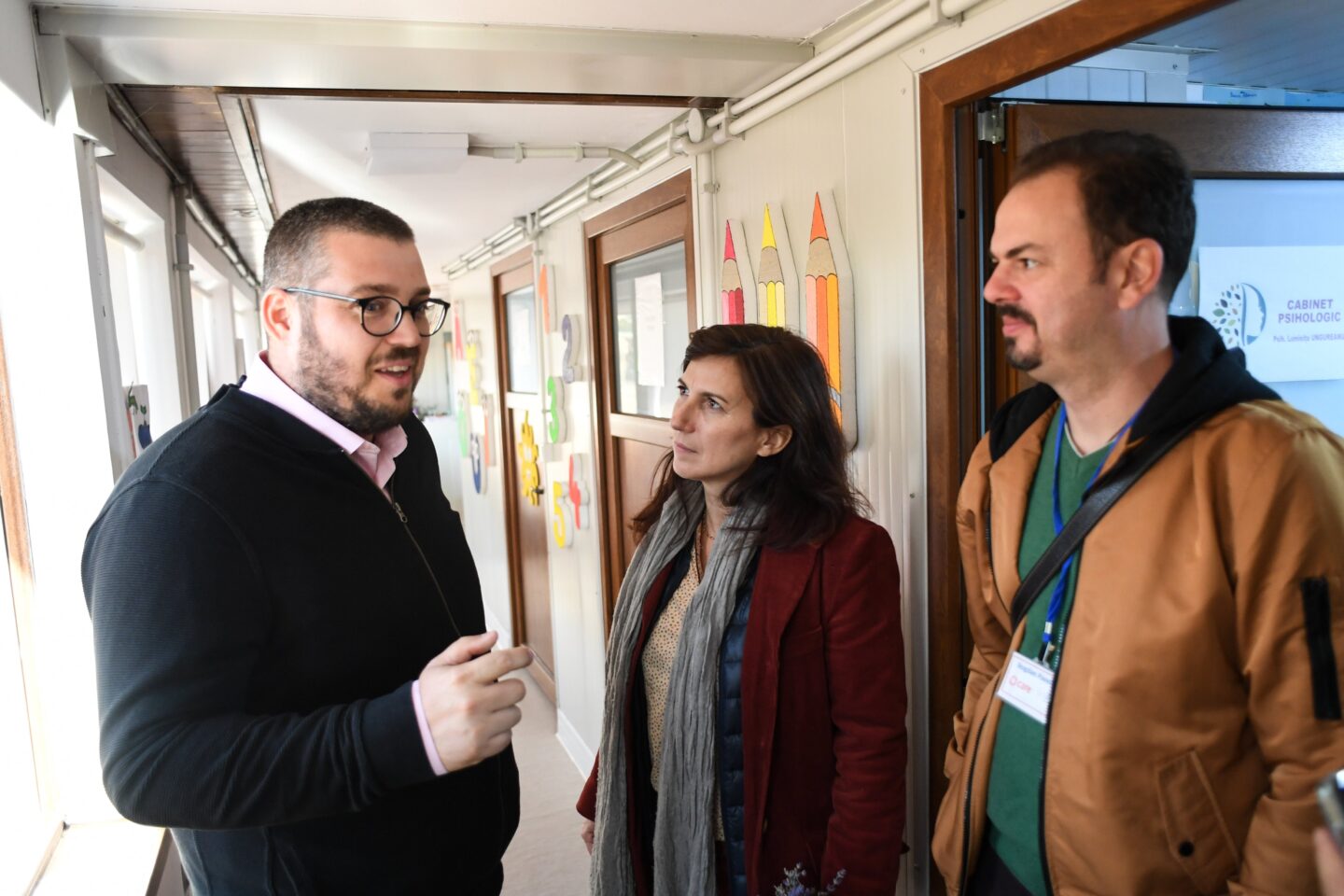 L'ONG CARE soutient l'accès des enfants handicapés à la santé en Roumanie.