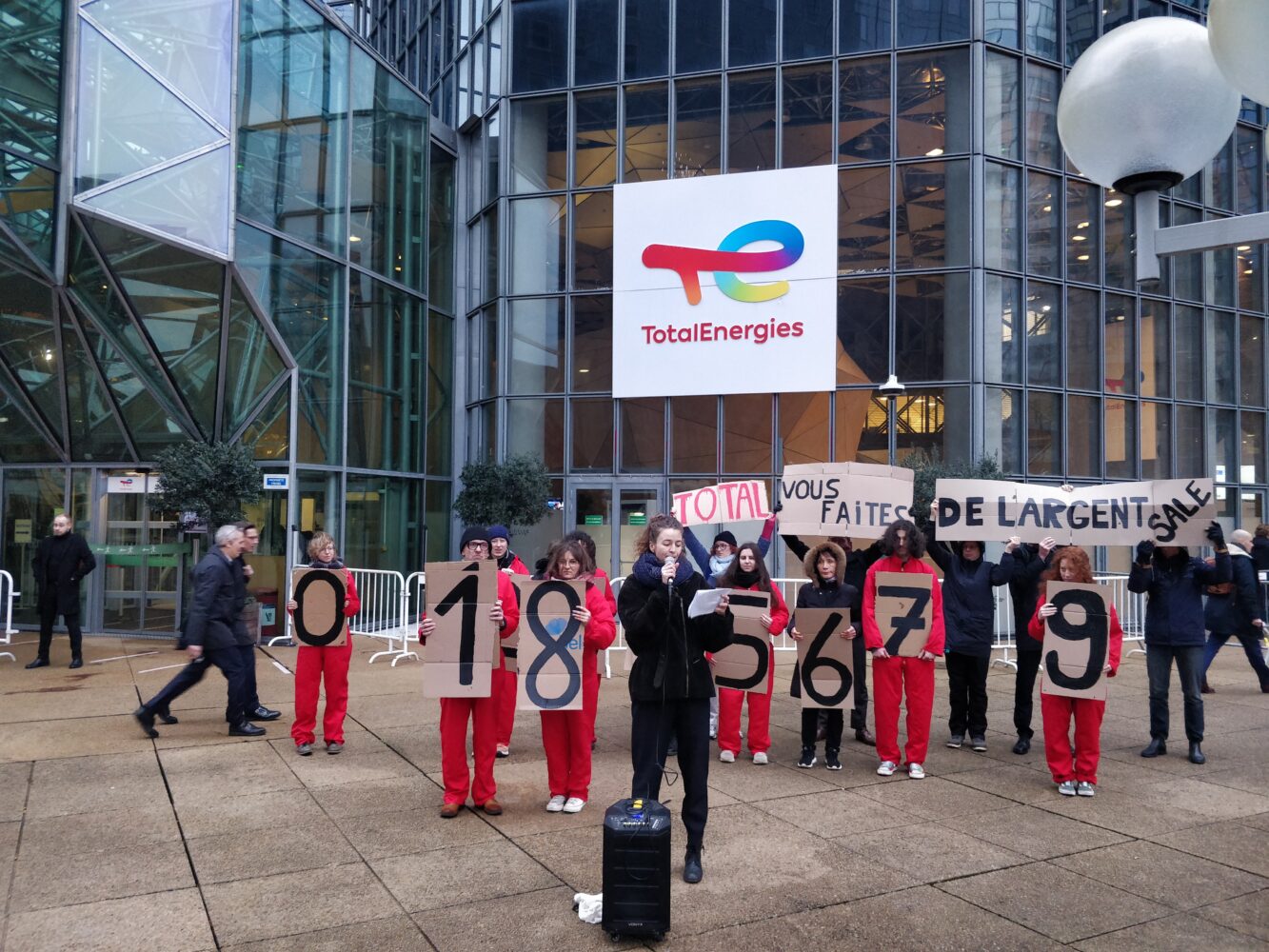 L'ONG CARE se mobilise contre les énergies fossiles.