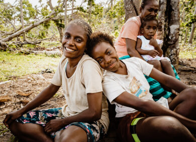 Deux femmes soutenues par l'ONG CARE au Vanuatu