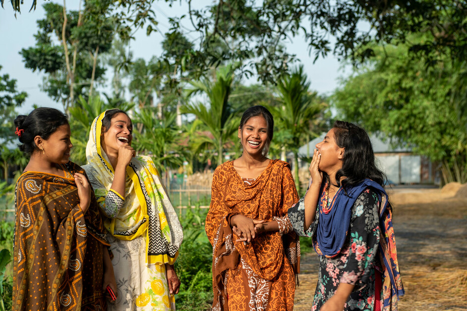 Une groupe de filles au Bangladesh