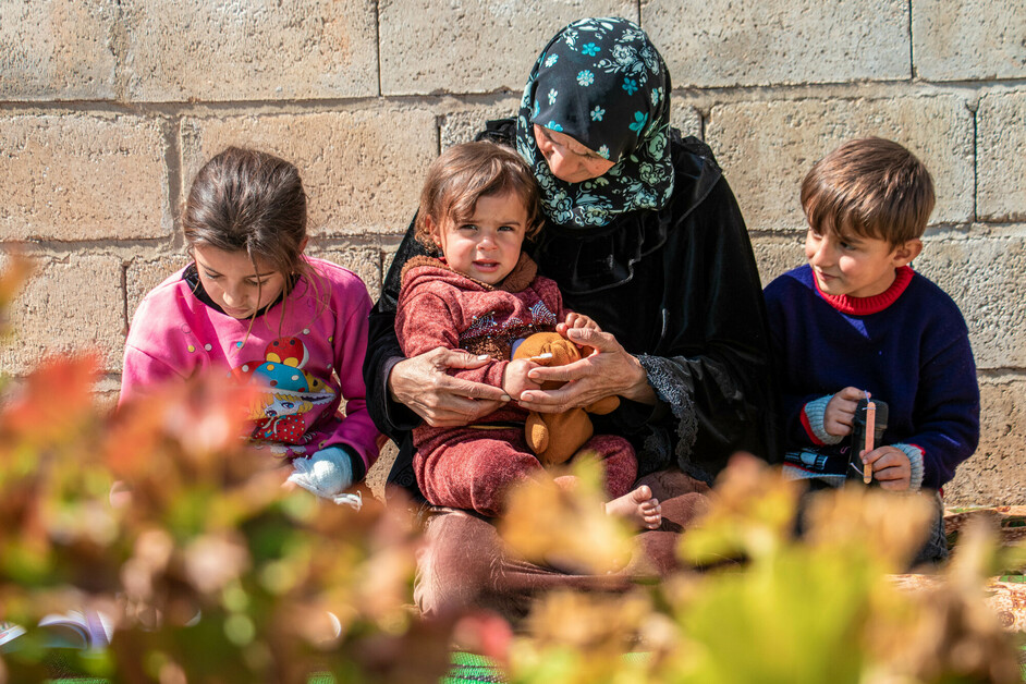 Une femme et ses enfants en Syrie