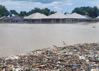 Une village inondé au Nigéria