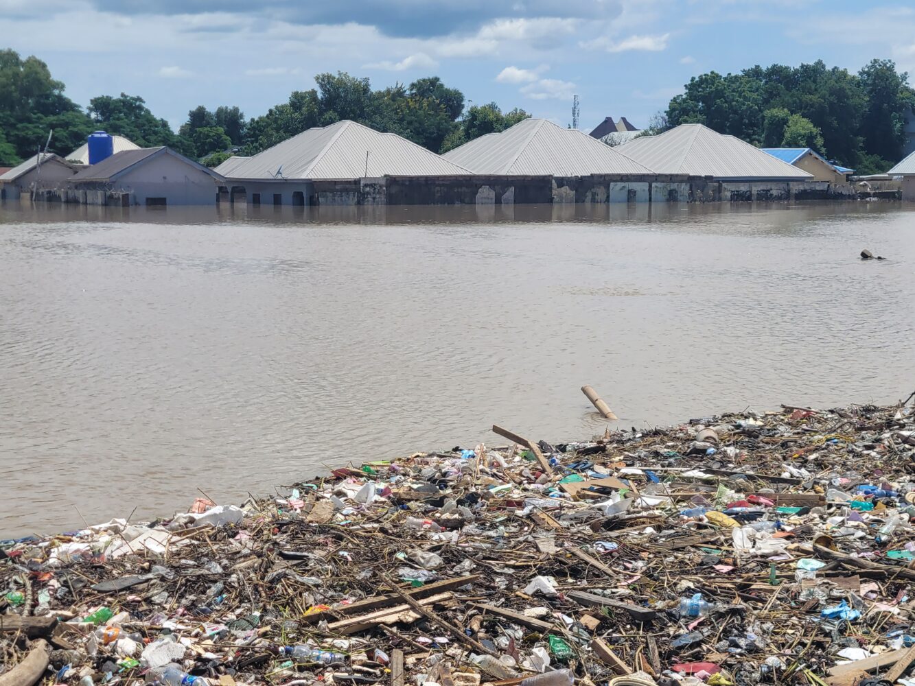 Une village inondé au Nigéria