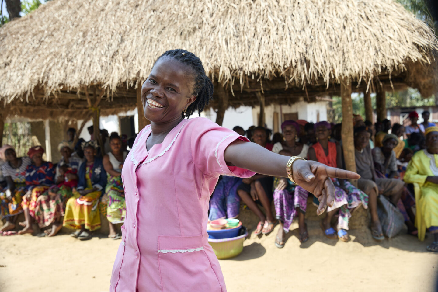 Une sage-femme soutenue par l'association CARE en Sierra Leone