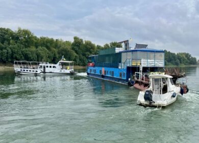 Un bateau de l'ONG CARE en Roumanie