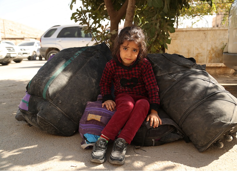 Un petite fille ayant dû fuir le Liban à la suite des bombardements