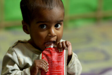 Un enfant aidé par CARE