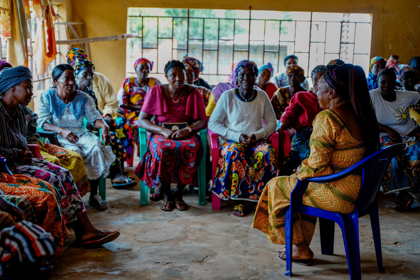 Un groupe de femmes soutenues par l'ONG CARE