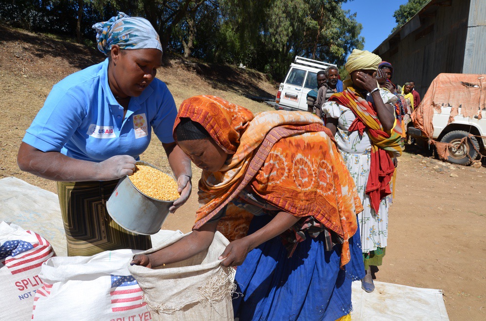 CARE distribue des denrées alimentaires et assure un accès à l’eau potable aux personnes affectées par El Niño.