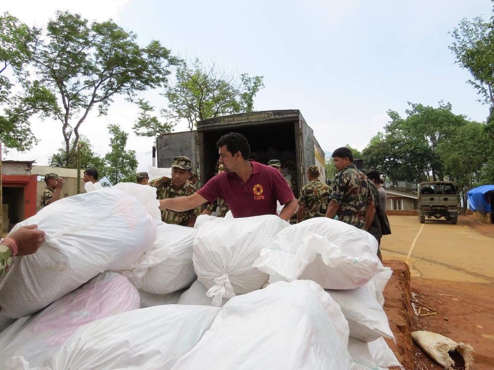 L'association humanitaire aide les victimes du séisme au Népal