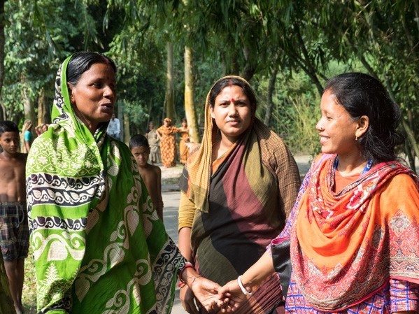 Les femmes s'engagent pour aider à lutter contre les conséquences du changement climatique au Bangladesh.