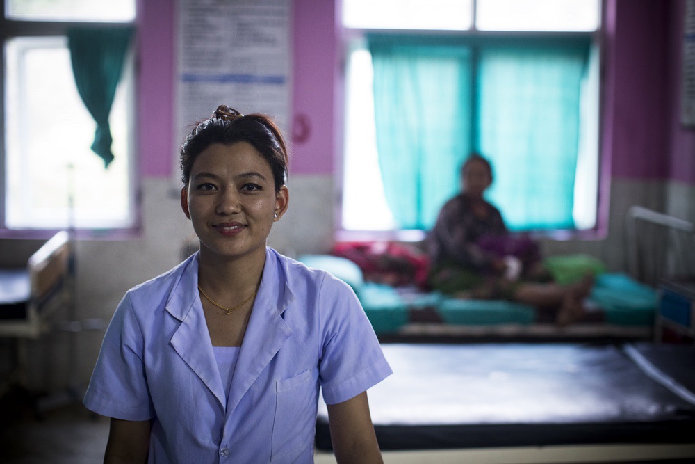 Pramila est sage-femme au Népal.