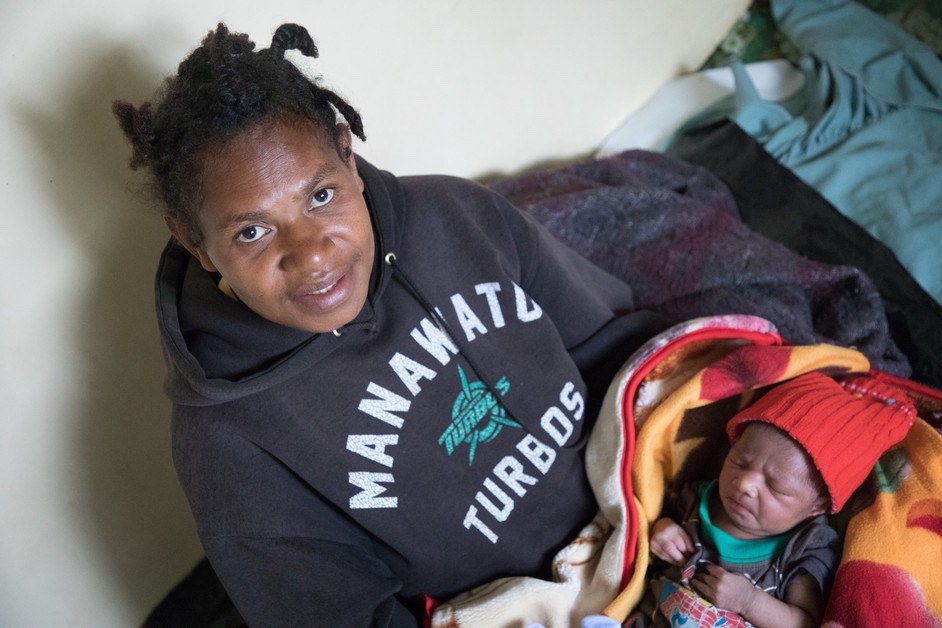 Anita est l'une des mamans qui a été suivie par Margaret dans une clinique soutenue par CARE en Papouasie-Nouvelle Guinée.