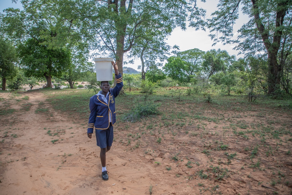 Au Zimbabwe, CARE encourage la scolarisation des filles