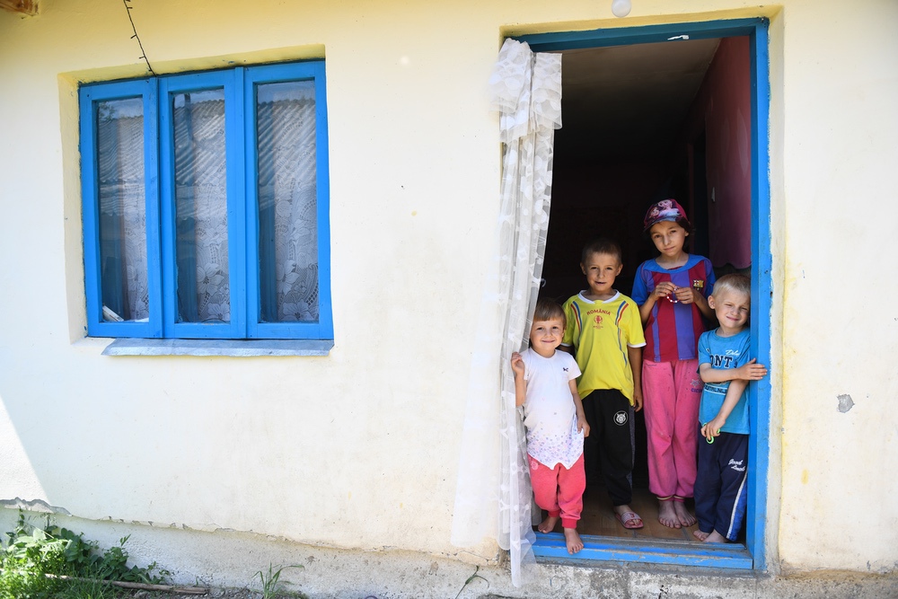 famille soutenue par CARE et SERA en Roumanie