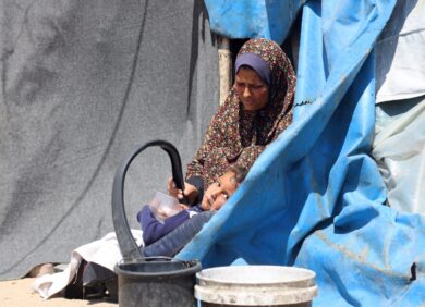 Une femme réfugiée à Gaza