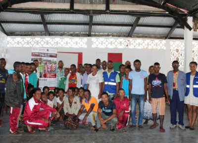 Un groupe de personnes soutenues par l'ONG CARE à Madagascar